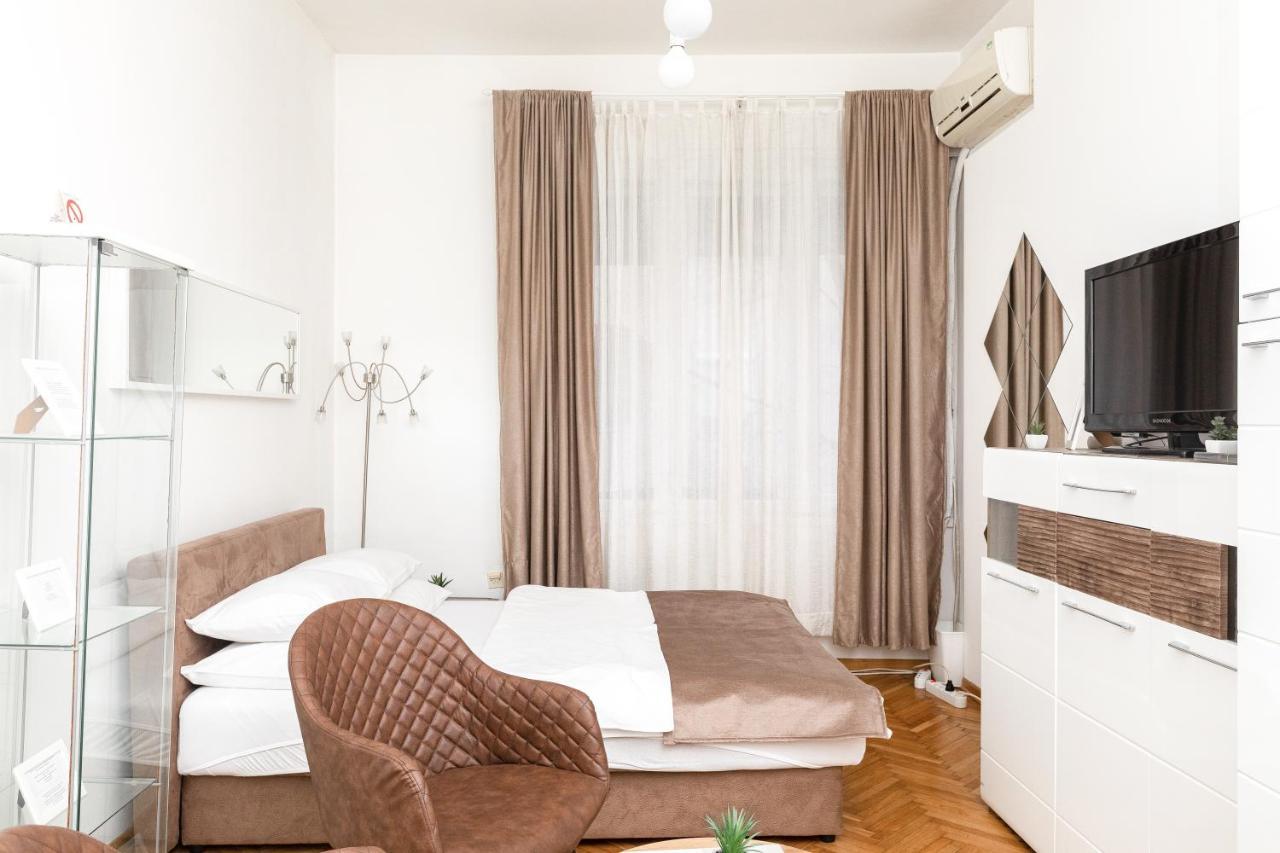 1st Apartment